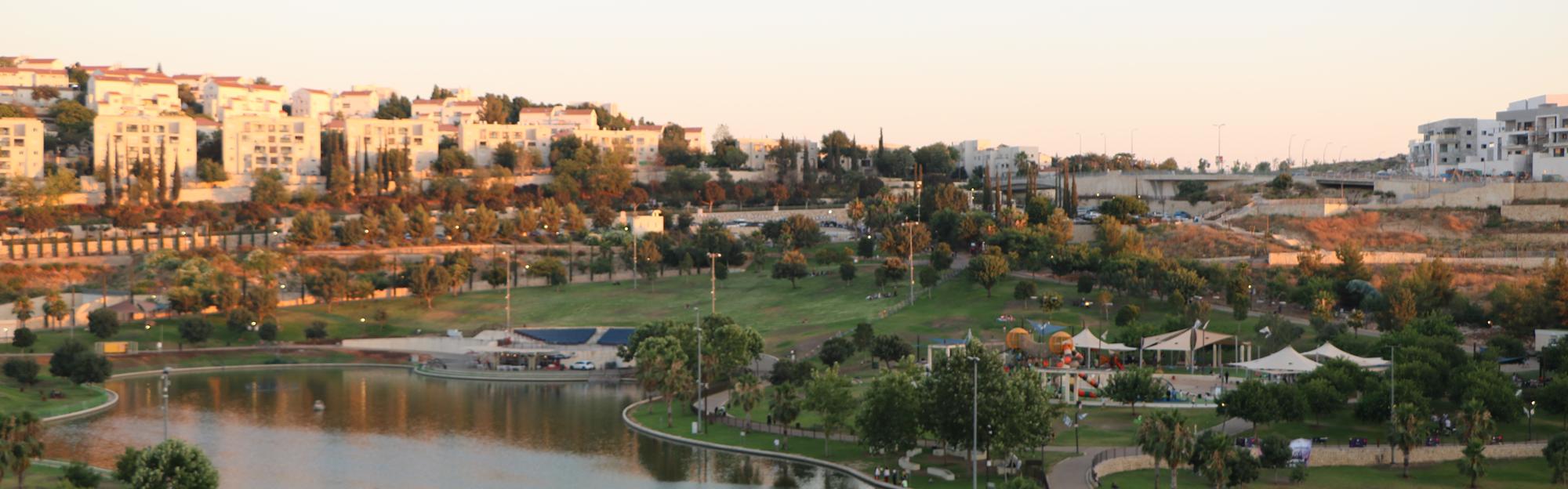 בתיה חן – עמית נכסים